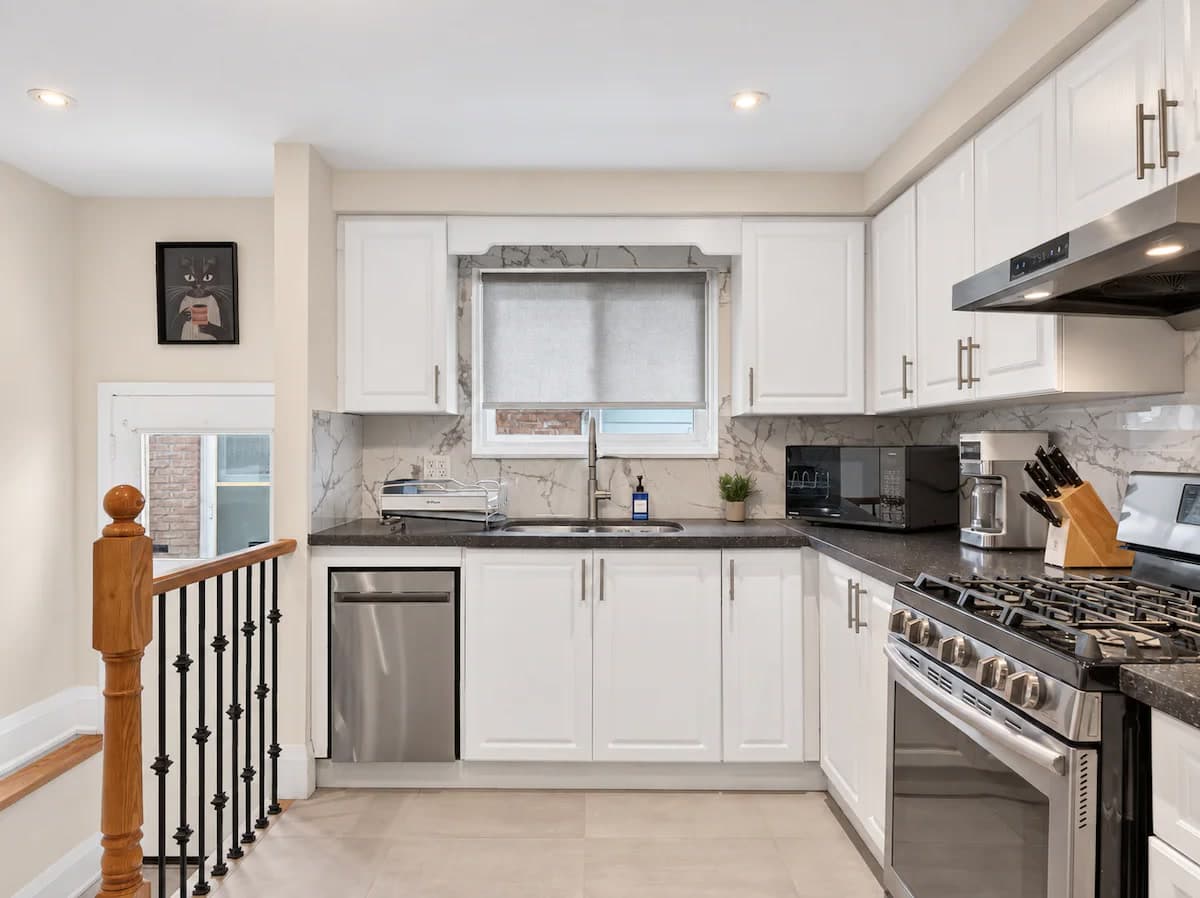 Scarborough 1 — Full kitchen