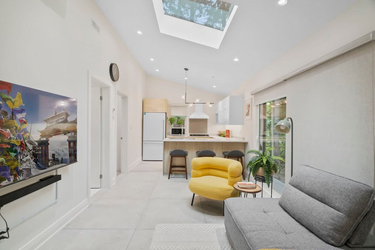 Scarborough 2 — Living room