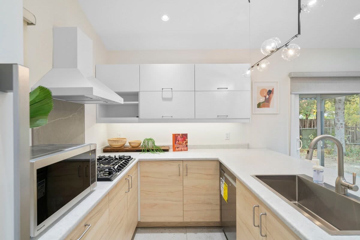 Scarborough 2 — Full kitchen