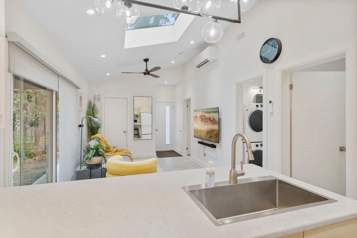 Scarborough 2 — Full kitchen